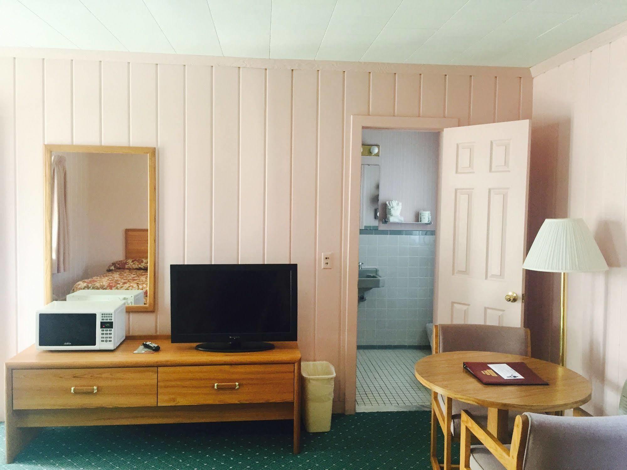 Rainbow Motel Mackinaw City Dış mekan fotoğraf