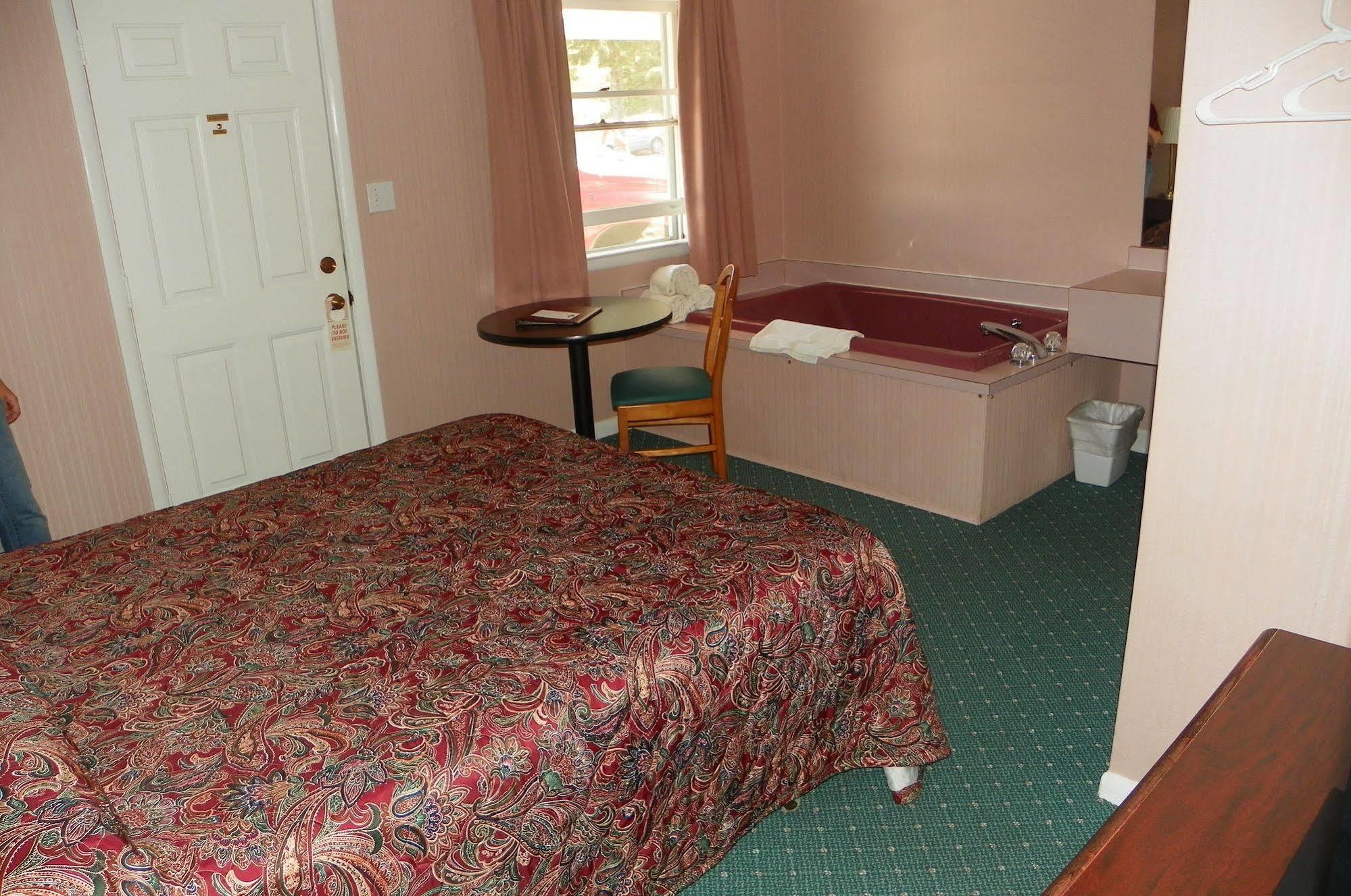 Rainbow Motel Mackinaw City Dış mekan fotoğraf